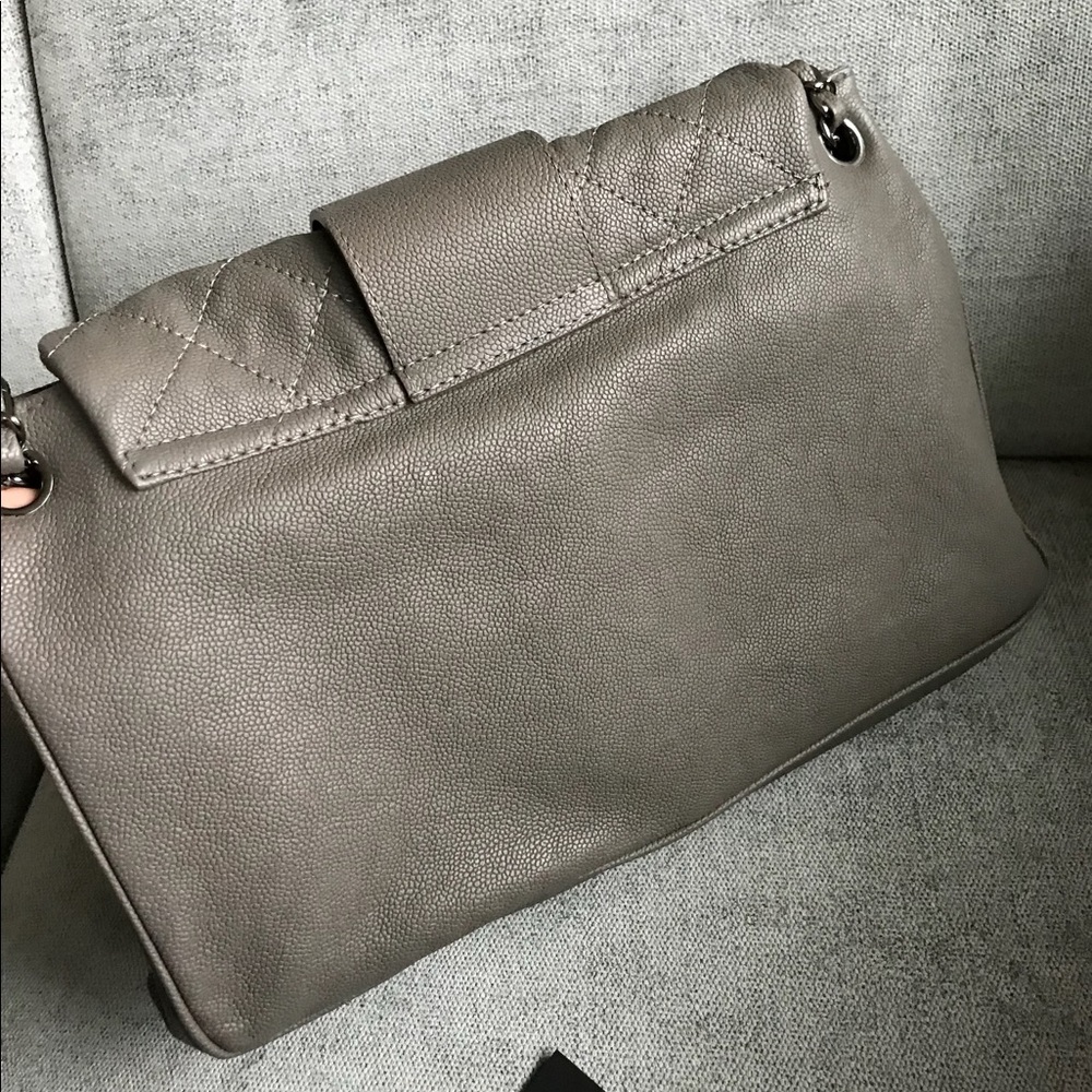 Chanel shoulder bag in grey caviar - Picture 7 of 16